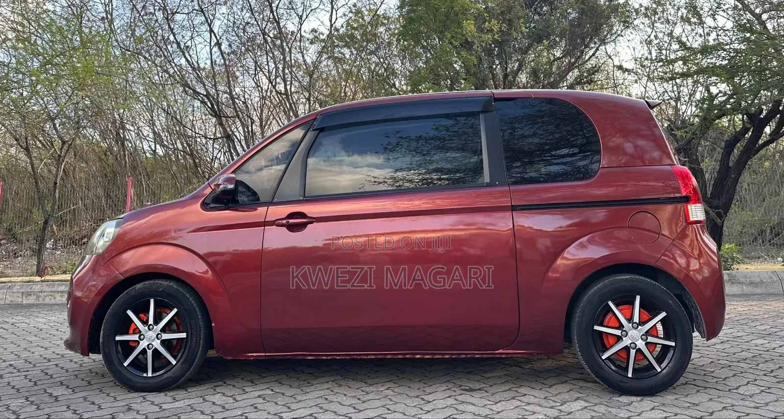 Toyota Spade 2013 Maroon
