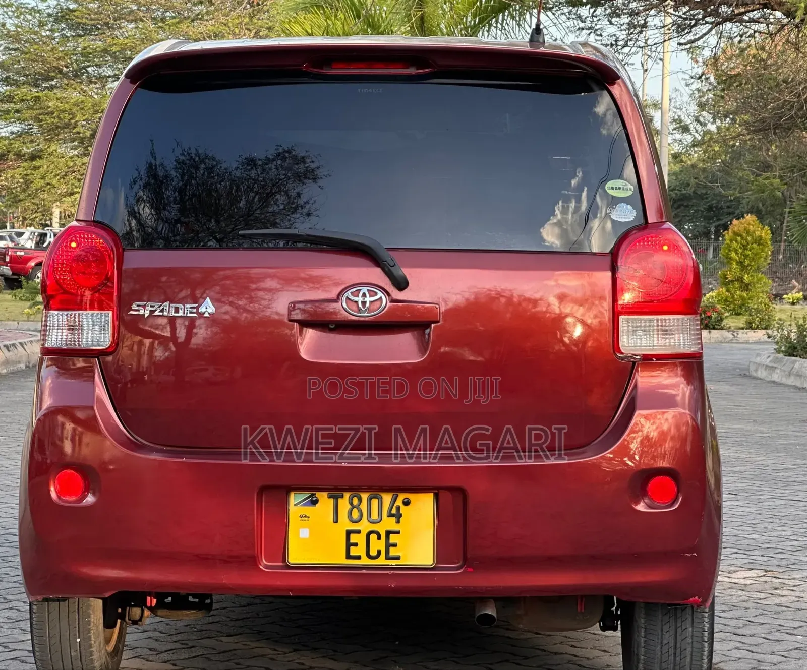 Toyota Spade 2013 Maroon