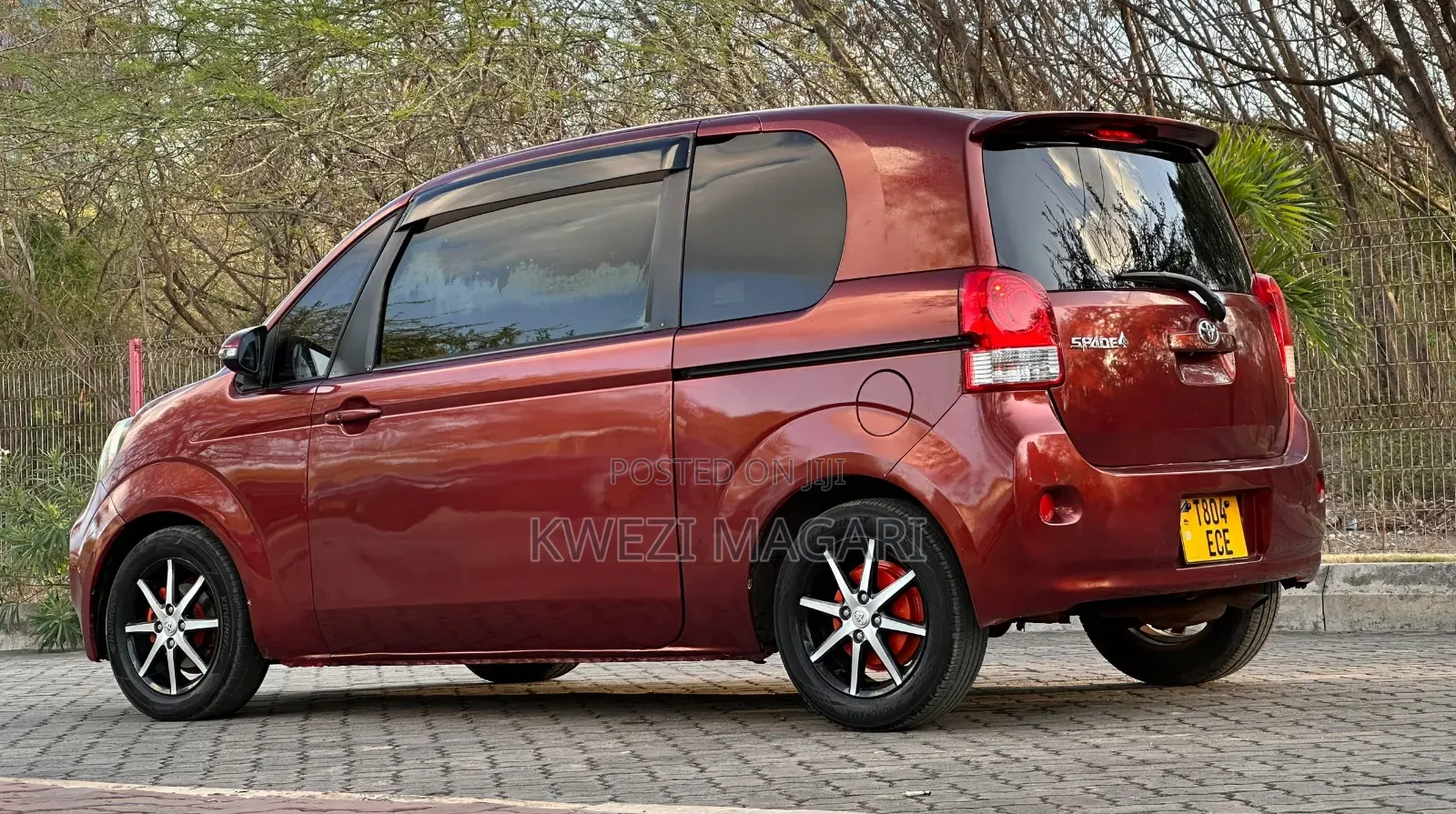 Toyota Spade 2013 Maroon
