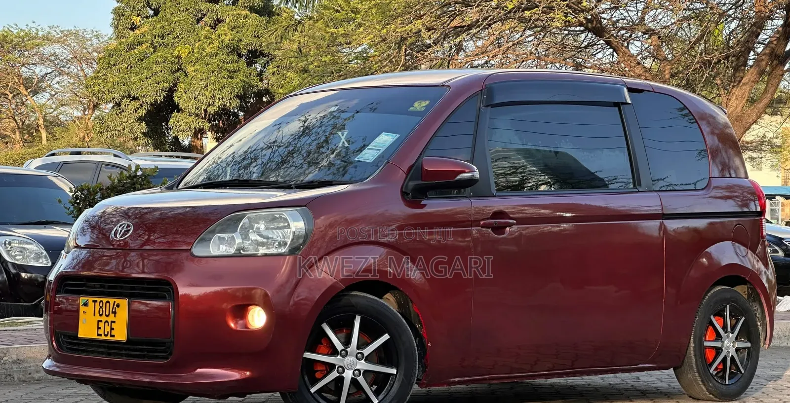 Toyota Spade 2013 Maroon