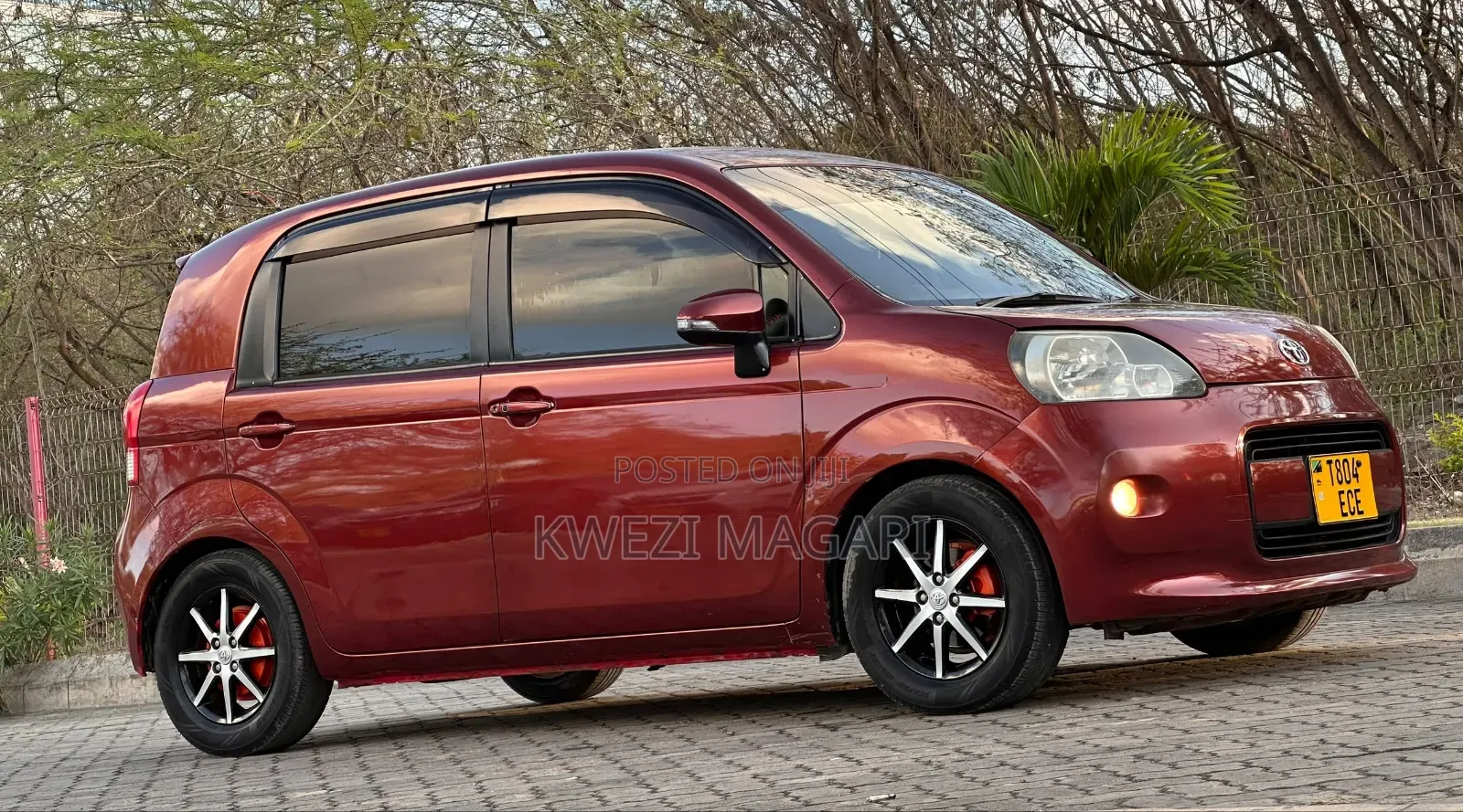 Toyota Spade 2013 Maroon