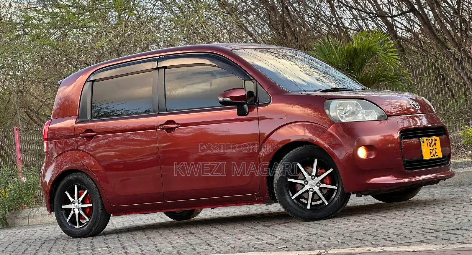 Toyota Spade 2013 Maroon