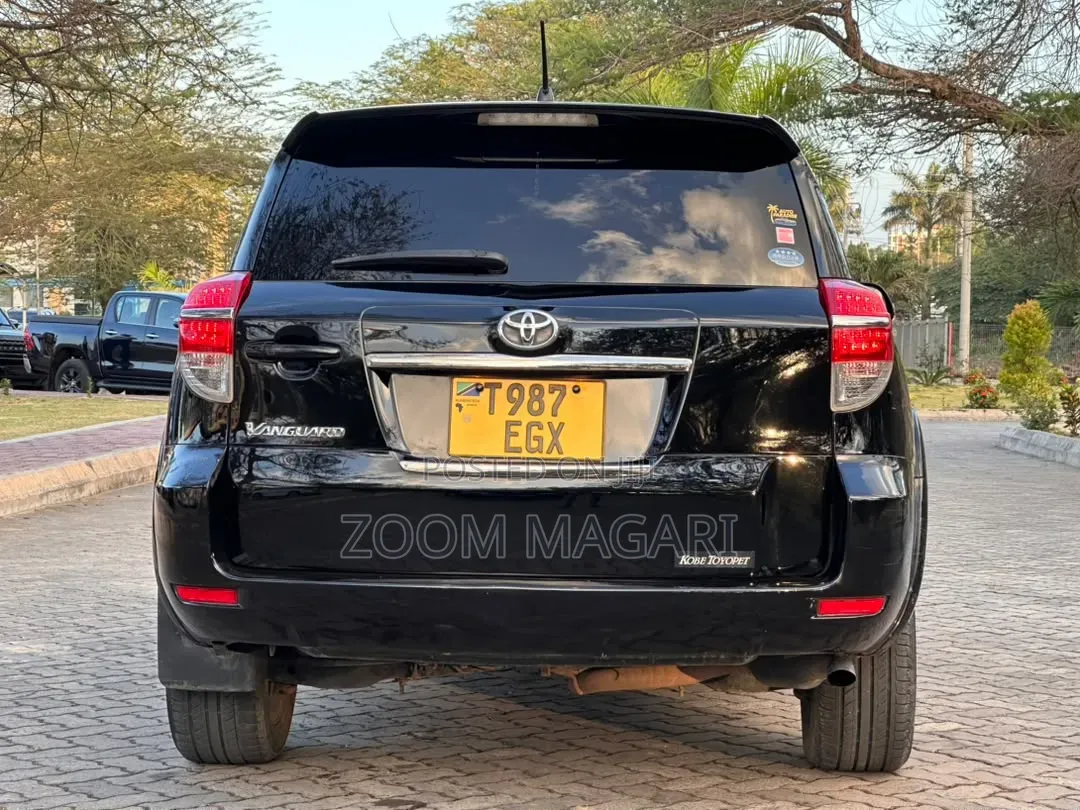Toyota Vanguard 2013 Black