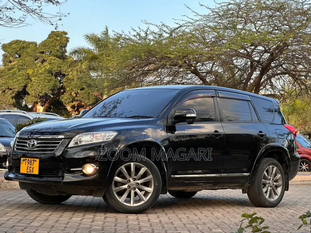 Toyota Vanguard 2013 Black