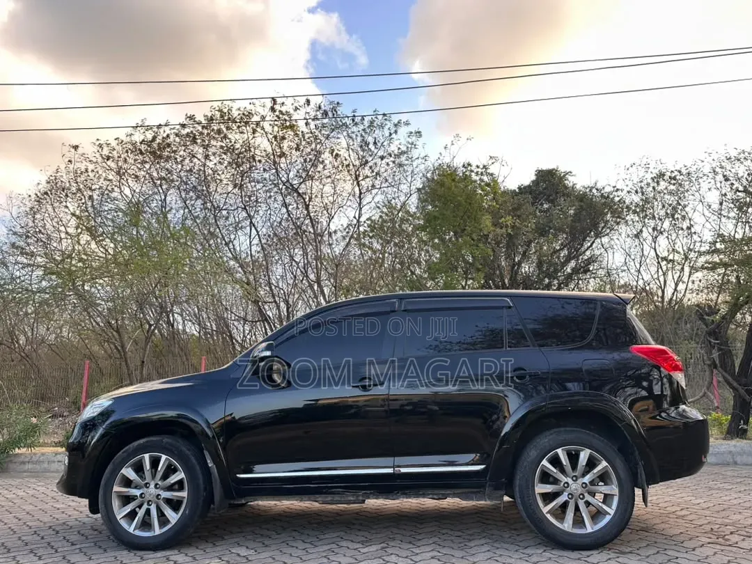 Toyota Vanguard 2013 Black