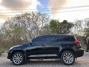 Toyota Vanguard 2013 Black