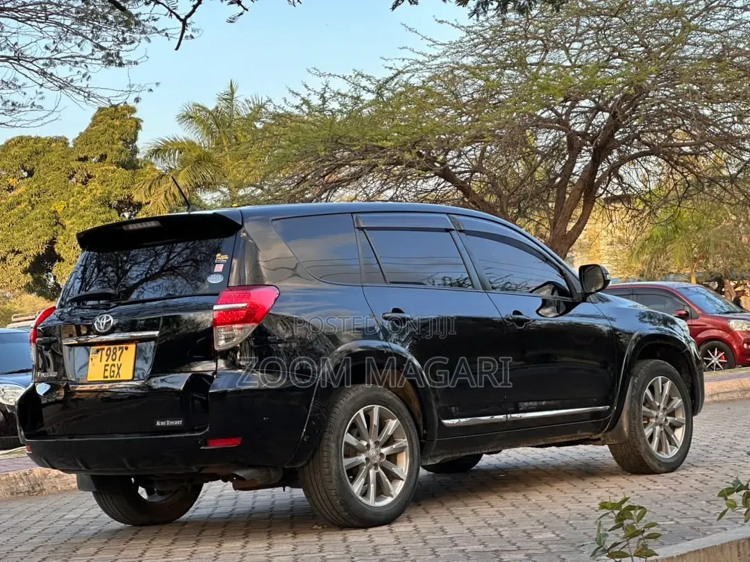 Toyota Vanguard 2013 Black
