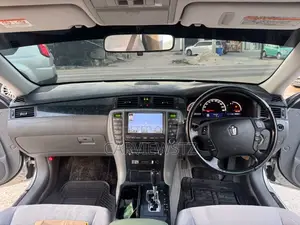 Toyota Crown Royale 2005 Silver