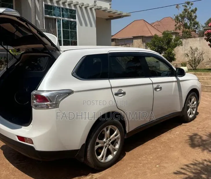 Mitsubishi Outlander 2014 White