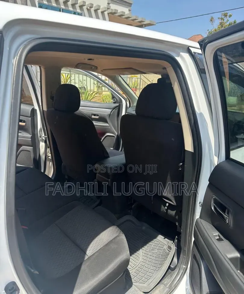 Mitsubishi Outlander 2014 White
