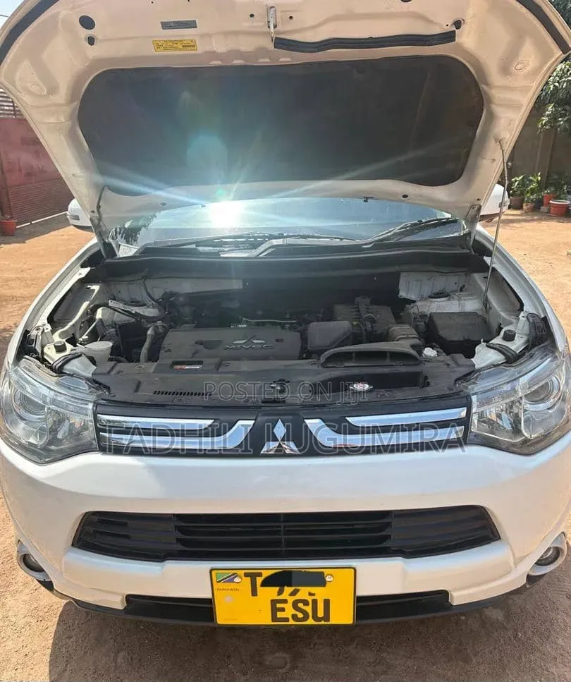 Mitsubishi Outlander 2014 White