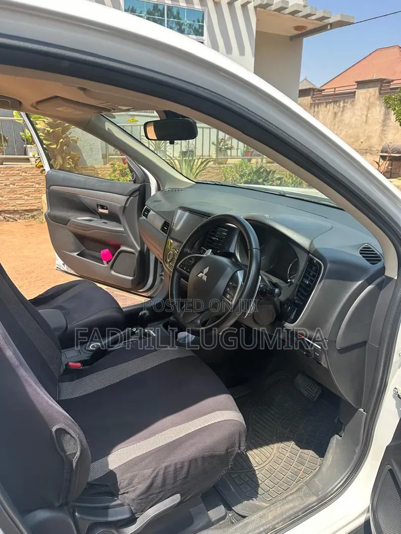 Mitsubishi Outlander 2014 White