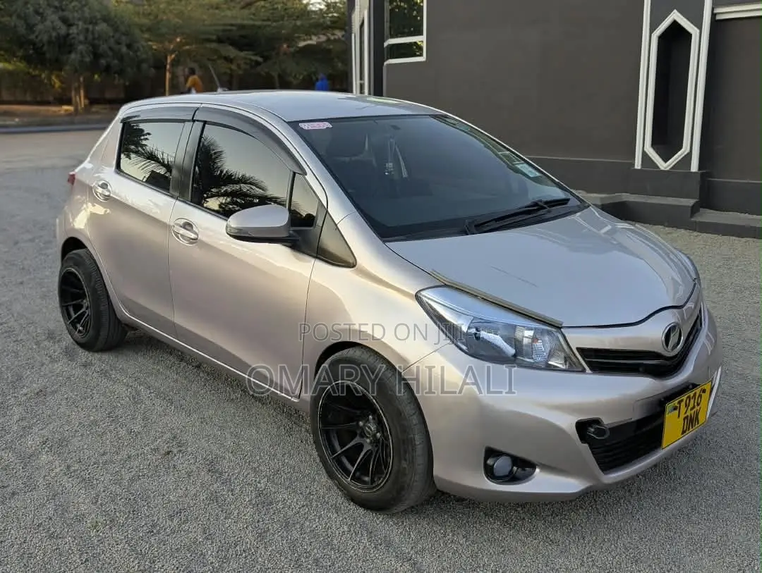 Toyota Vitz 2006 Silver