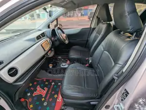 Toyota Vitz 2006 Silver