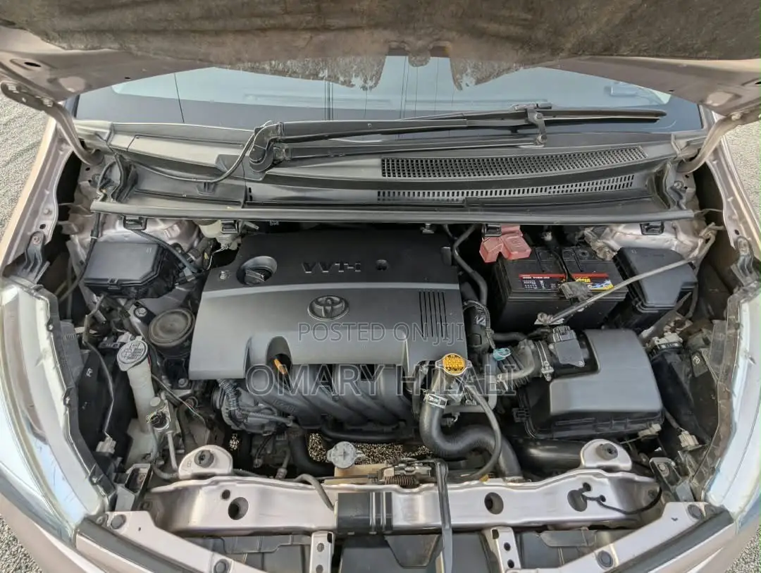 Toyota Vitz 2006 Silver
