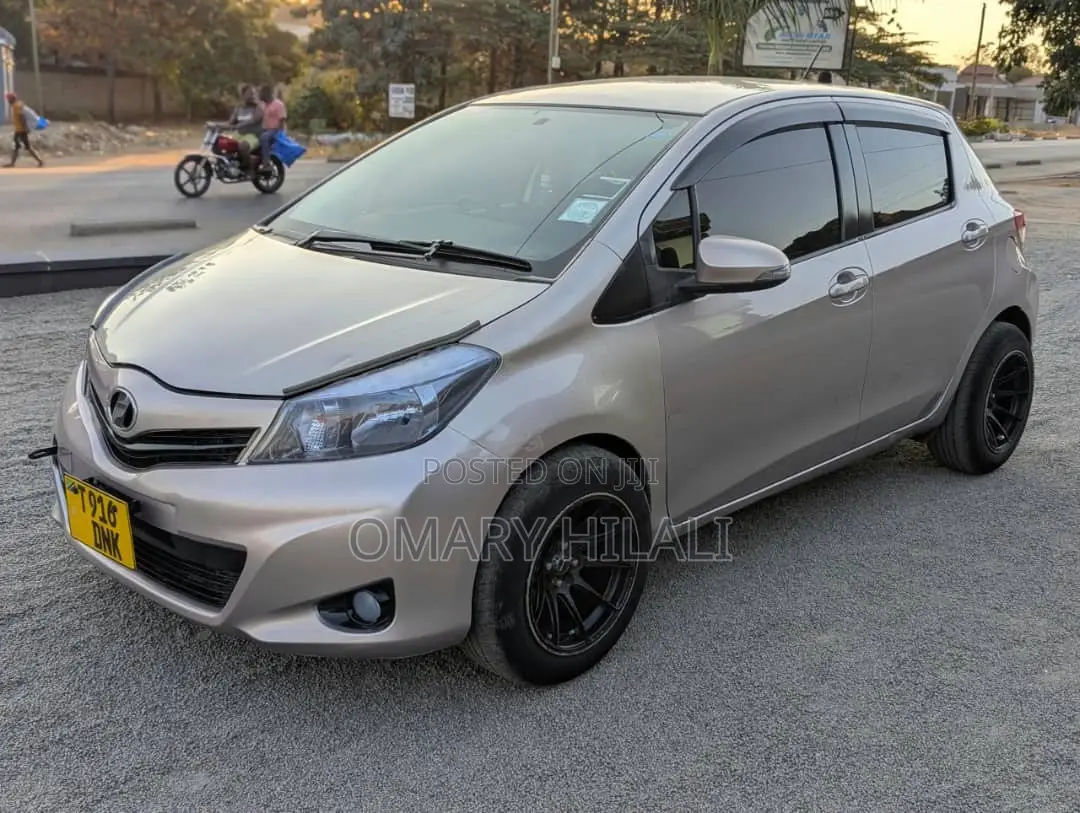 Toyota Vitz 2006 Silver