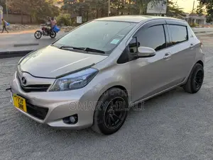 Toyota Vitz 2006 Silver