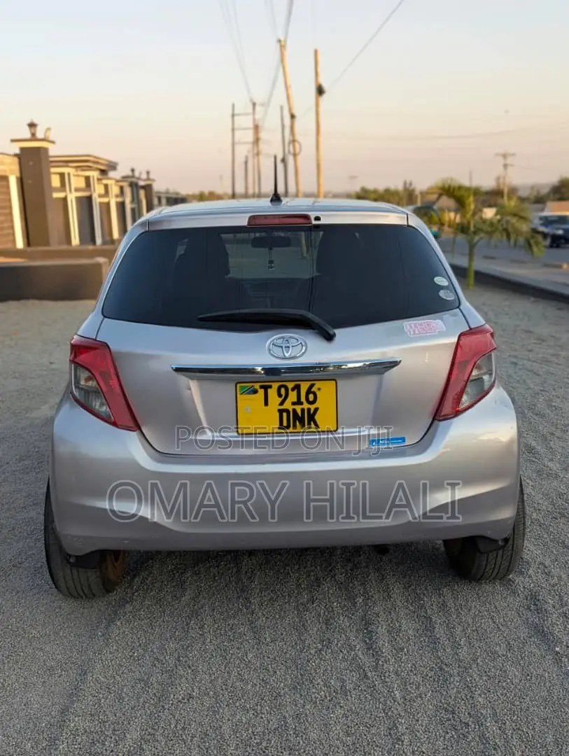 Toyota Vitz 2006 Silver