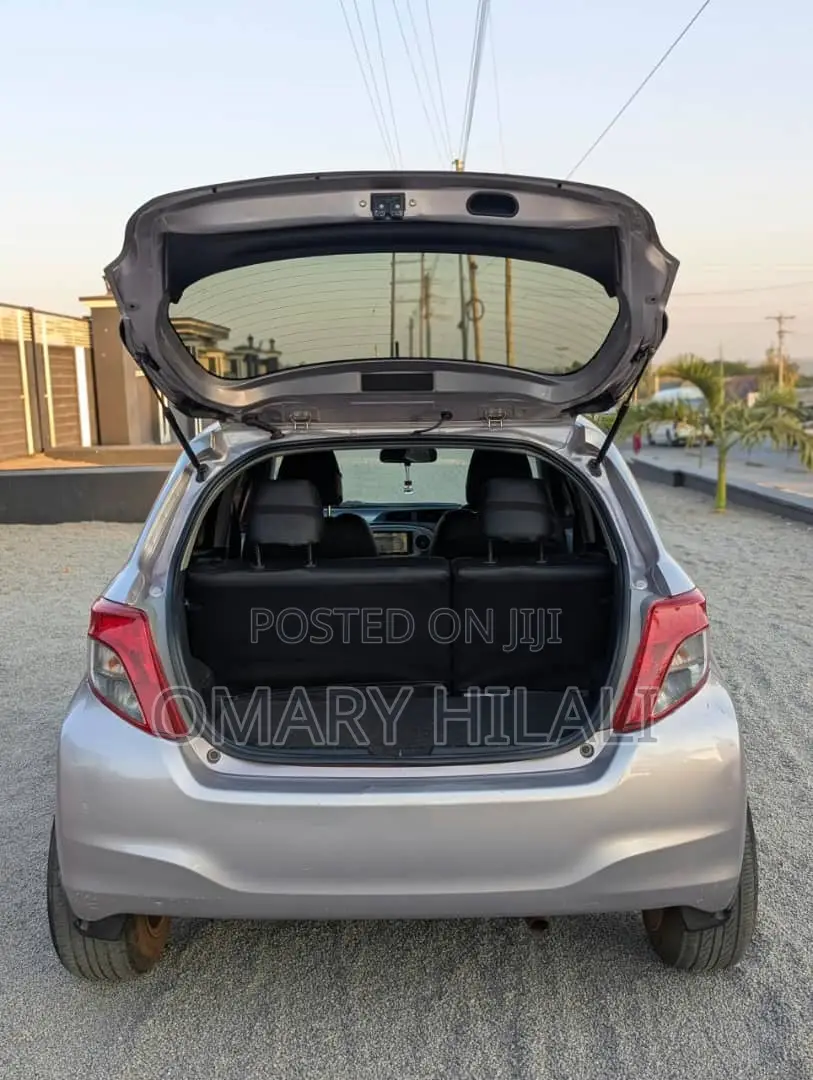 Toyota Vitz 2006 Silver