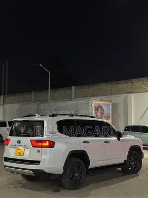 Toyota Land Cruiser 2024 White