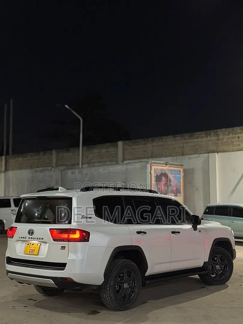 Toyota Land Cruiser 2024 White