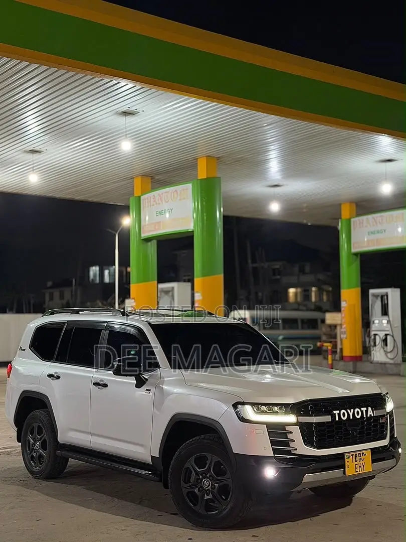 Toyota Land Cruiser 2024 White