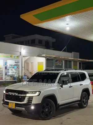 Toyota Land Cruiser 2024 White