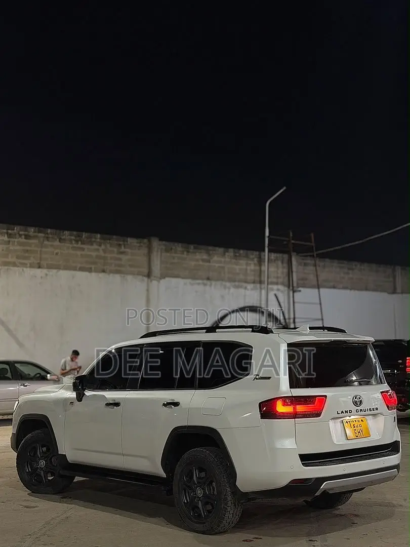 Toyota Land Cruiser 2024 White