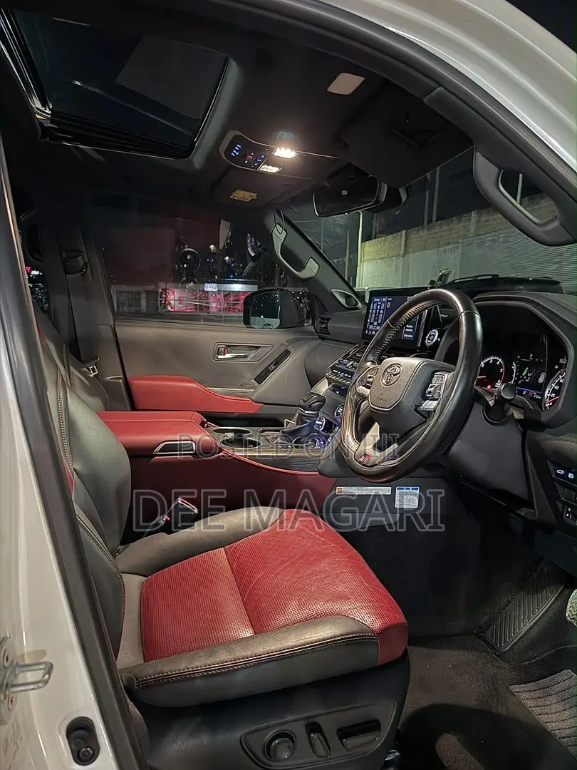 Toyota Land Cruiser 2024 White