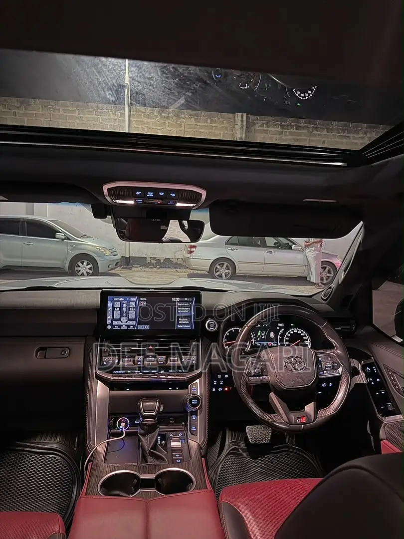 Toyota Land Cruiser 2024 White
