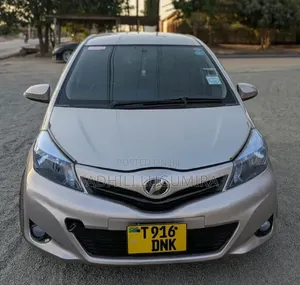Toyota Vitz 2012 Silver