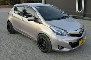 Toyota Vitz 2012 Silver