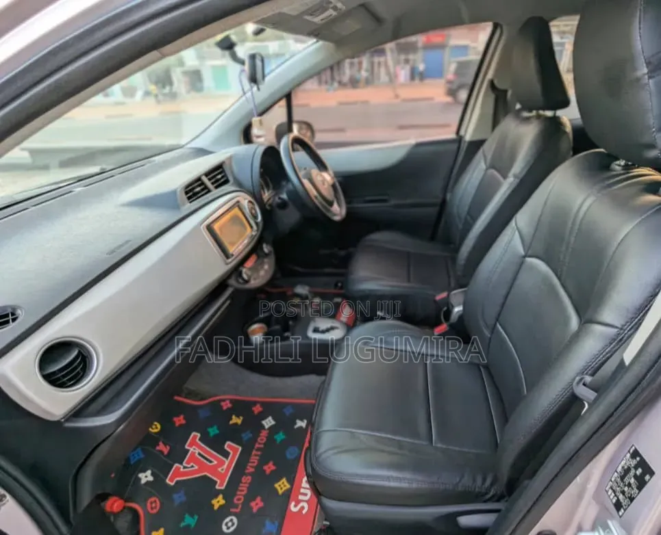 Toyota Vitz 2012 Silver