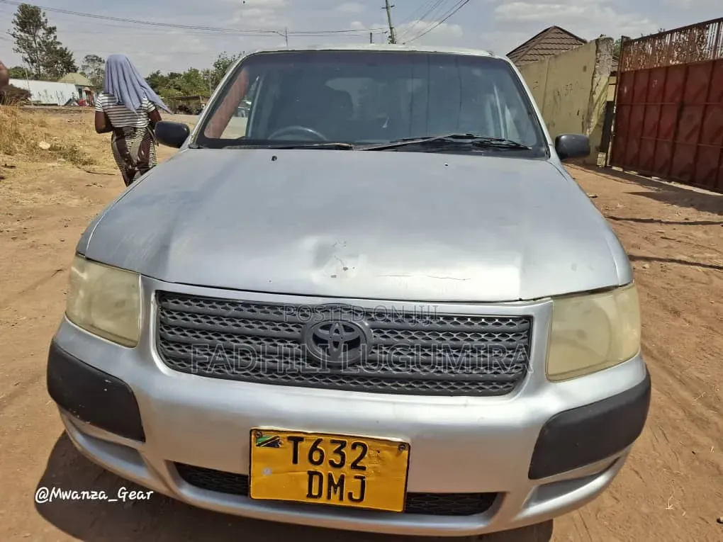Toyota Succeed 2004 Silver