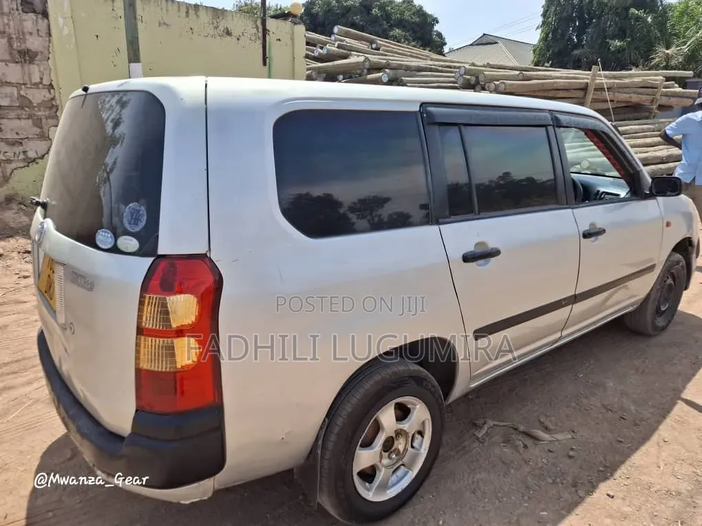 Toyota Succeed 2004 Silver