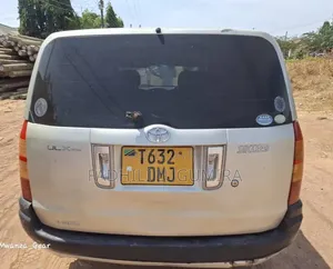 Toyota Succeed 2004 Silver