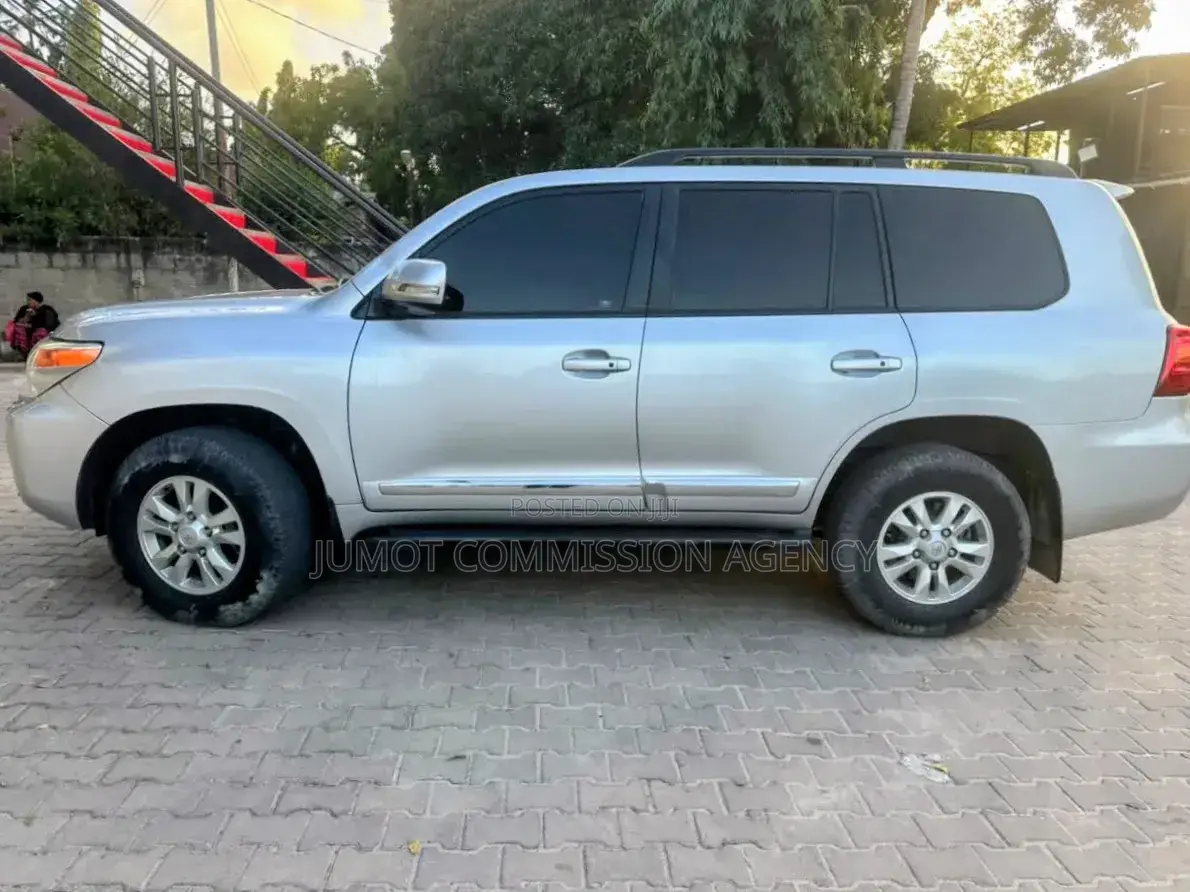 Toyota Land Cruiser 4.5 V8 DLX 2015 Silver