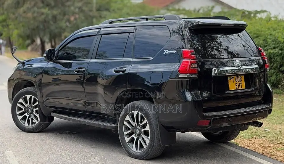 Toyota Land Cruiser Prado 2.7 2022 Black