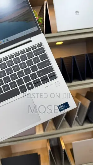 Laptop HP Elitebook 830 G11 16GB Intel Core Ultra 7 SSD 512GB