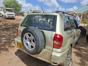 Toyota RAV4 2002 Gold