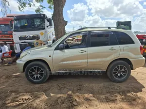 Toyota RAV4 2002 Gold