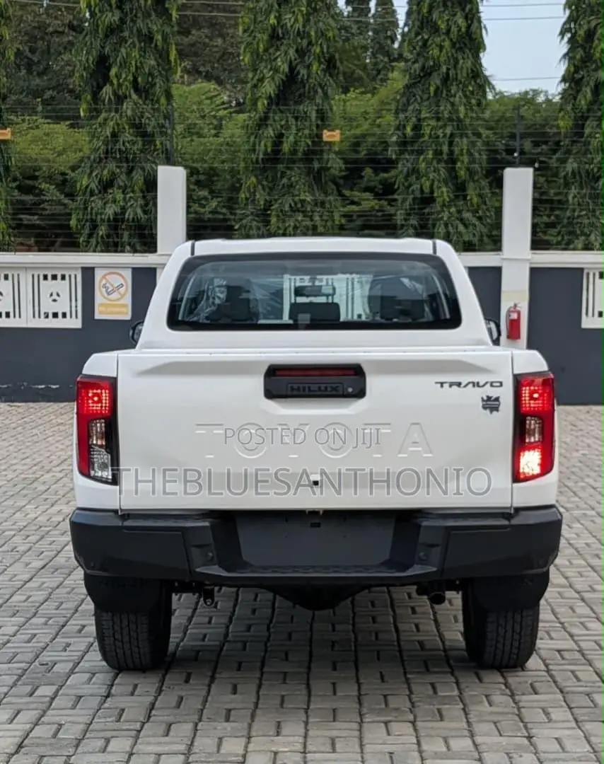 Toyota Hilux 2026 Pearl