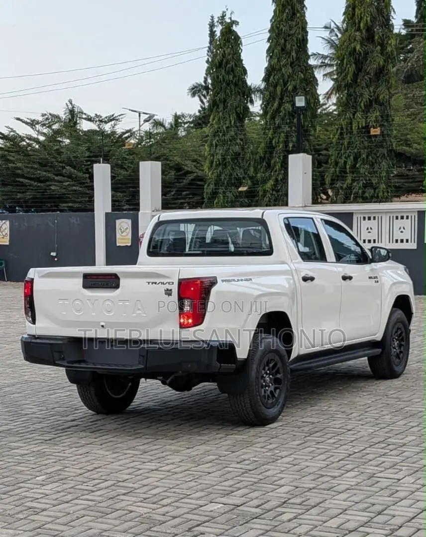 Toyota Hilux 2026 Pearl