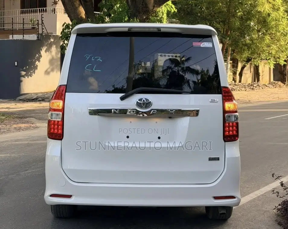 Toyota Noah 2011 White