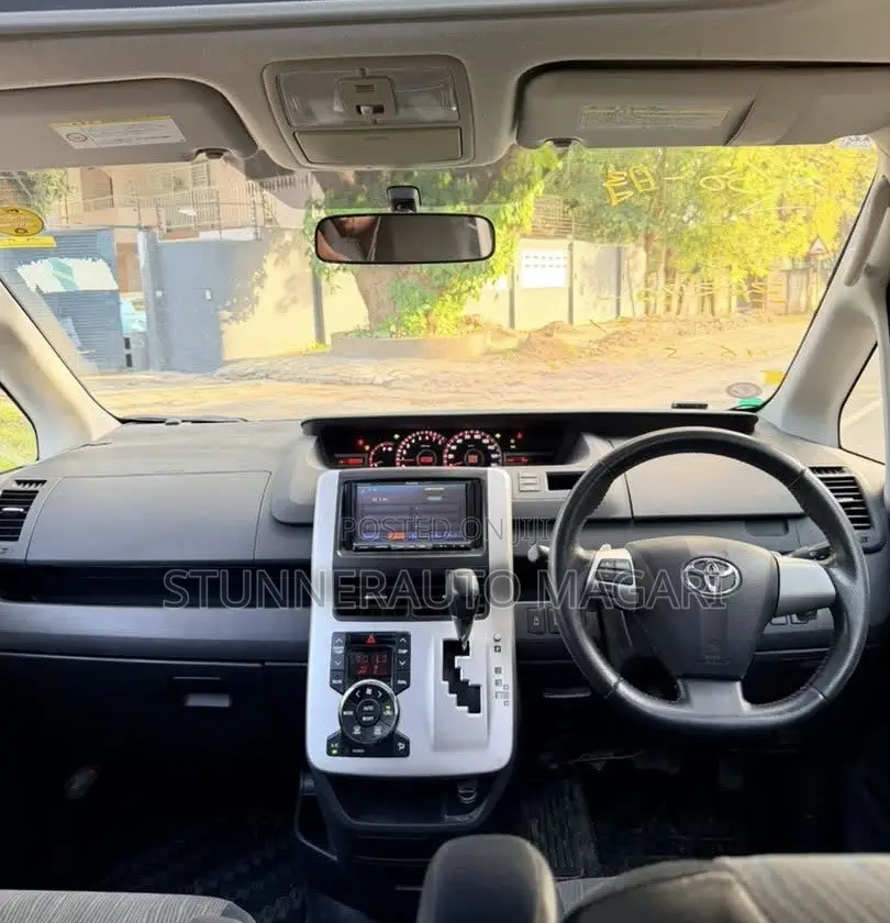 Toyota Noah 2011 White