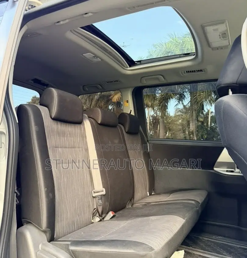 Toyota Noah 2011 White