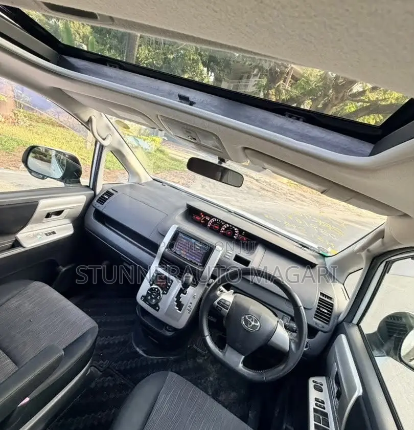Toyota Noah 2011 White