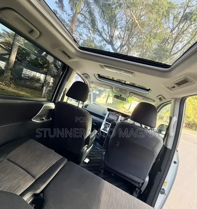 Toyota Noah 2011 White