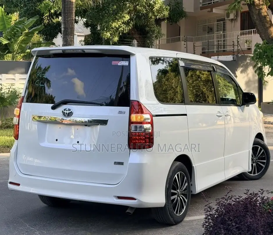 Toyota Noah 2011 White