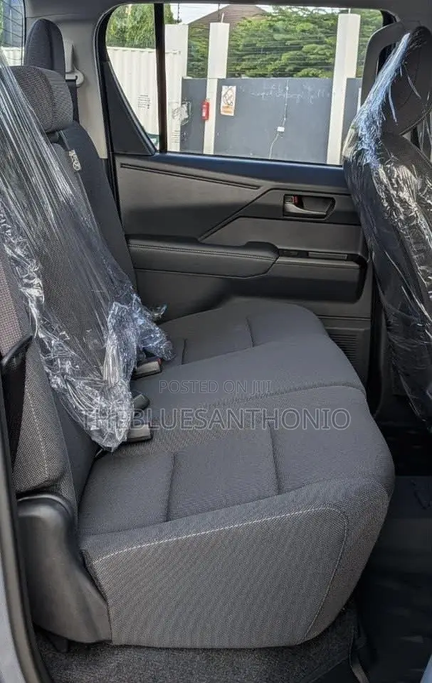 Toyota Hilux 2026 Gray